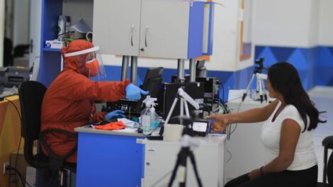 Registro de cédulas de identidad en Santa Cruz