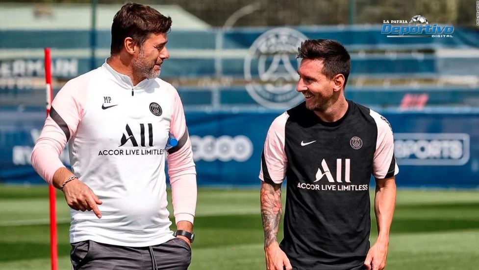 Mauricio Pochettino dirigiendo al PSG en la Ligue 1