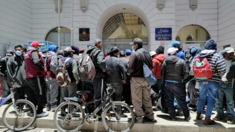 Destitución de Paola Condori en protesta de trabajadores de Avance de Obras
