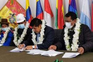 Firma del convenio para facilitar el transporte de combustible para tractoristas de quinua