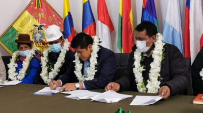 Firma del convenio para facilitar el transporte de combustible para tractoristas de quinua
