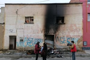 Así quedó la casa del acusado psicópata sexual luego de que vecinos le prendieron fuego