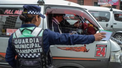 Denuncia contra conductor por agresión a guardia municipal en La Paz