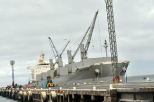 Carga boliviana en puertos peruanos