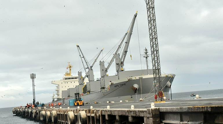 Carga boliviana en puertos peruanos