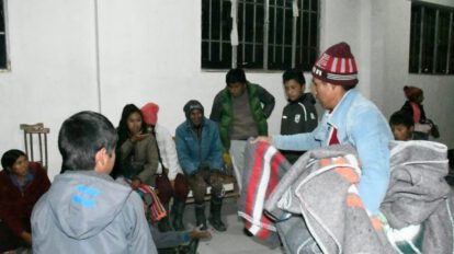 Rescate de familias inundadas por el desborde del río Vinto