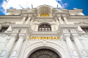 Pérdida económica en Sucre por falta de clases presenciales en la Universidad San Francisco Xavier