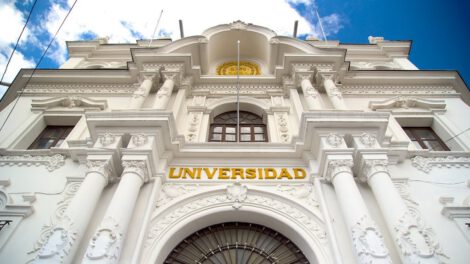 Pérdida económica en Sucre por falta de clases presenciales en la Universidad San Francisco Xavier