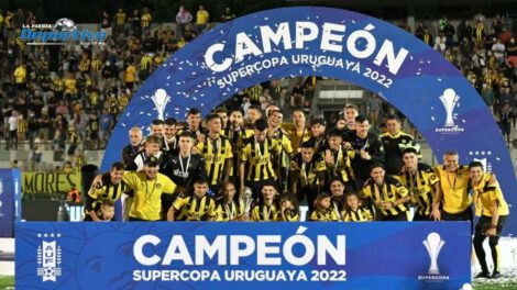 Peñarol campeón de la Supercopa Uruguaya tras un autogol en el partido