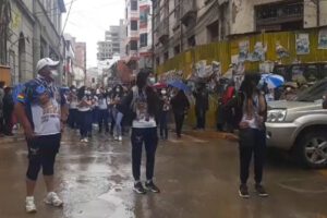 Carnaval de Oruro 2022 con danzarines en la ciudad de Oruro