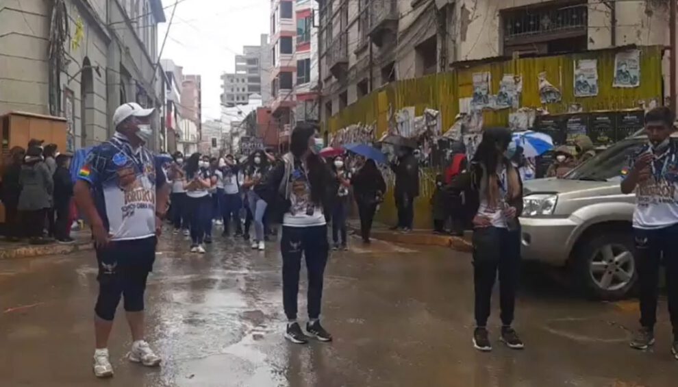 Carnaval de Oruro 2022 con danzarines en la ciudad de Oruro