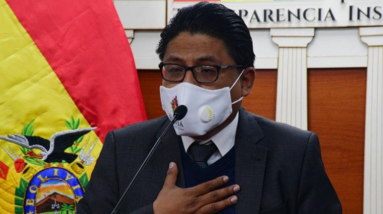 Protestas de mujeres contra violencia machista lideradas por el Ministro de Justicia, Iván Lima