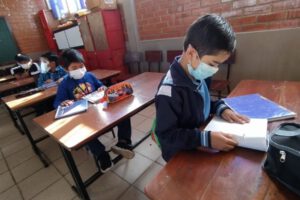 Inicio de clases con problemas en la entrega de textos educativos