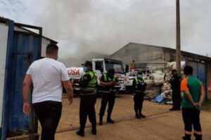 Incendio en fábrica de cartón cerca del Cambódromo