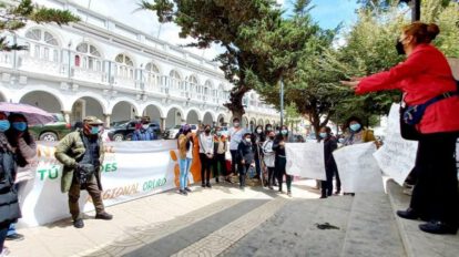 Marcha de activistas en Oruro cuestionando la justicia