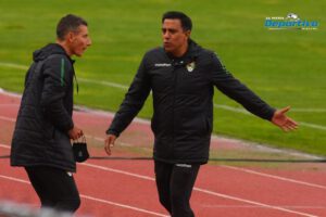 César Farías es cuestionado por la gente seguidora del fútbol en Bolivia