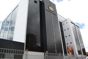 Iberth René Renato Aguilar Mamani en la Procuraduría General del Estado