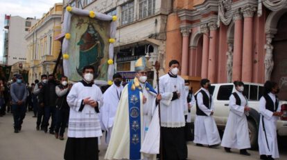 Procesión de cirios en honor a la Virgen del Socavón