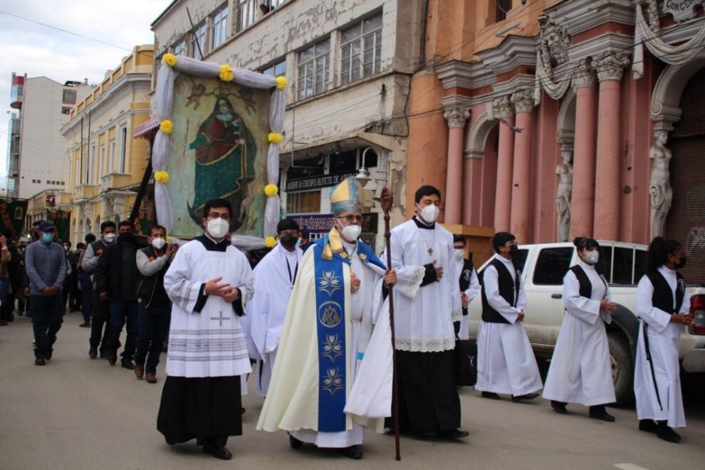 Procesión de cirios en honor a la Virgen del Socavón
