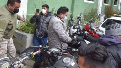 Santos Quispe afirma que la derecha colocó las bolsas con cerveza en su despacho