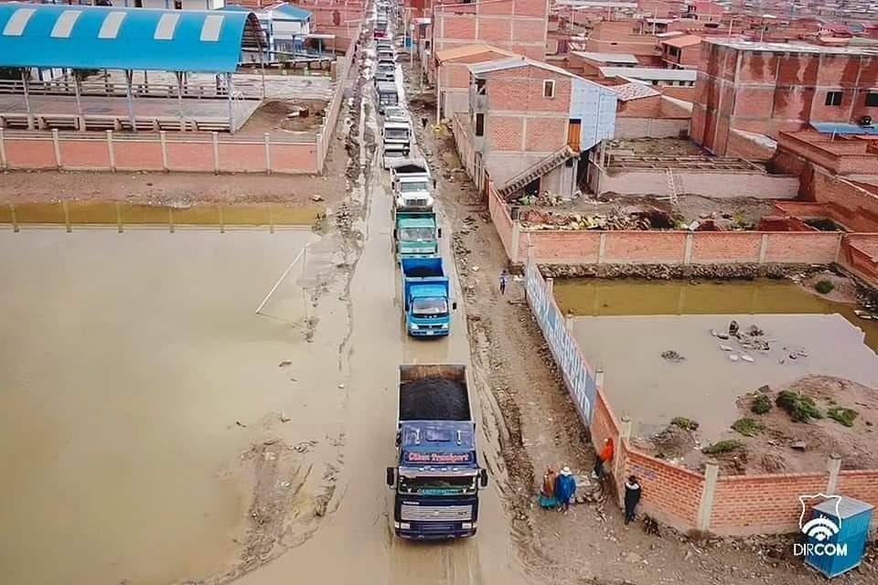 Volquetazo ayuda a familias damnificadas por inundaciones