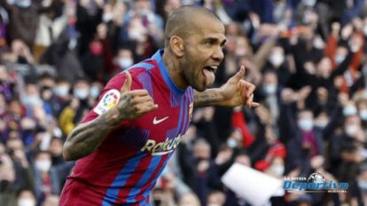 Dani Alves a sus 38 años sigue dando mucho que hablar en el Barcelona