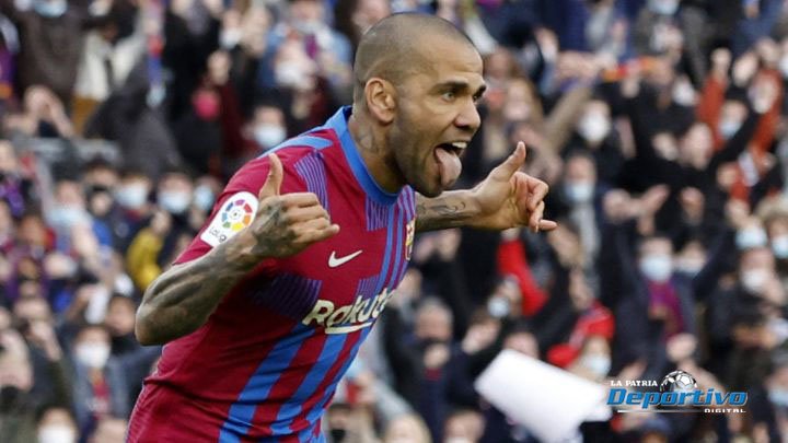 Dani Alves a sus 38 años sigue dando mucho que hablar en el Barcelona
