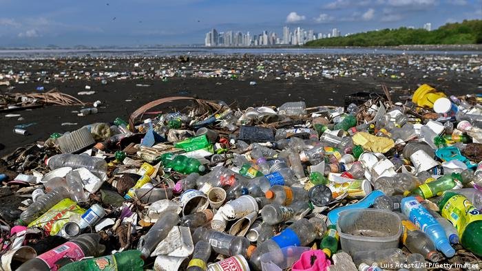 Residuos plásticos en océanos alertados por WWF