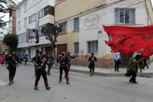 Carnaval de Oruro 2022 con danzarines en las calles
