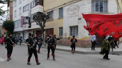 Carnaval de Oruro 2022 con danzarines en las calles