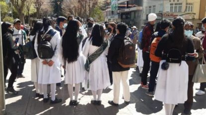 Clases presenciales y semipresenciales en Bolivia