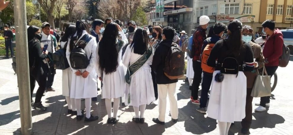 Clases presenciales y semipresenciales en Bolivia