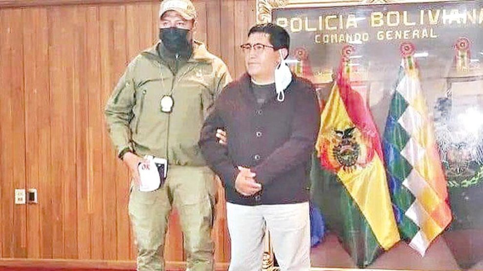 Rafael Alcón en presentación por el Ministerio de Gobierno