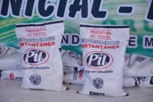 Kilo de leche a estudiantes en Oruro