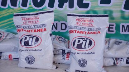 Kilo de leche a estudiantes en Oruro