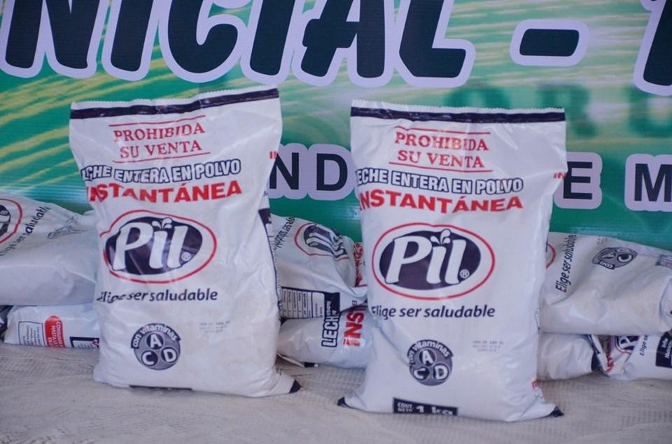 Kilo de leche a estudiantes en Oruro