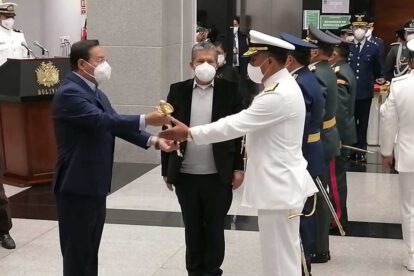 Entrega de sables a generales y almirantes de las Fuerzas Armadas
