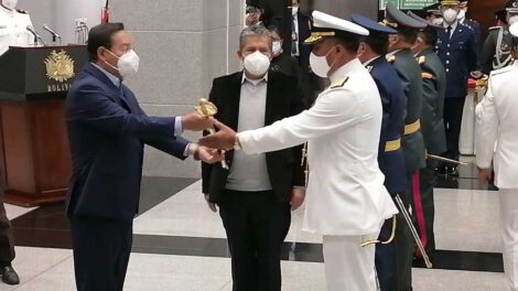 Entrega de sables a generales y almirantes de las Fuerzas Armadas