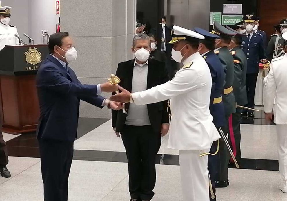 Entrega de sables a generales y almirantes de las Fuerzas Armadas