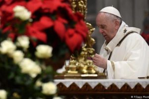 Papa Francisco pide a líderes hacer todo esfuerzo para asegurar la paz en Ucrania