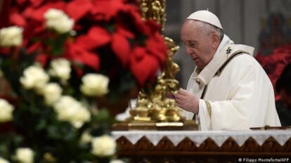Papa Francisco pide a líderes hacer todo esfuerzo para asegurar la paz en Ucrania