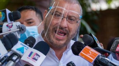 Marcha de médicos en apoyo a Rómulo Calvo