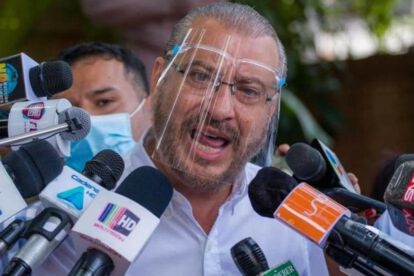 Marcha de médicos en apoyo a Rómulo Calvo