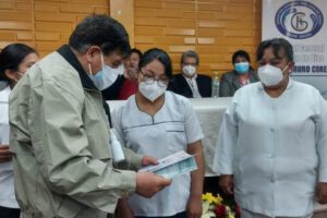 Reconocimiento a personal de salud UTI Covid-19 en Oruro
