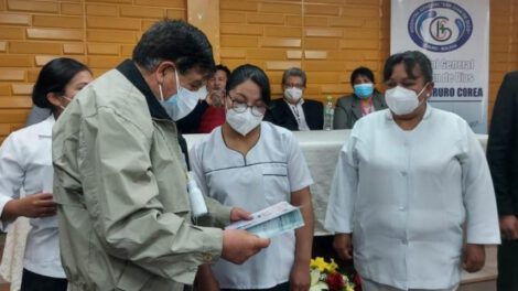 Reconocimiento a personal de salud UTI Covid-19 en Oruro