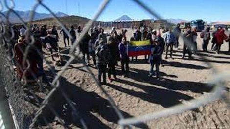 Migrantes venezolanos en Chile piden entrar a suelo chileno