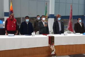 Error en el estandarte durante la entrega de la Piscina Olímpica