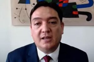 Amenaza a procurador por juicio de difamación