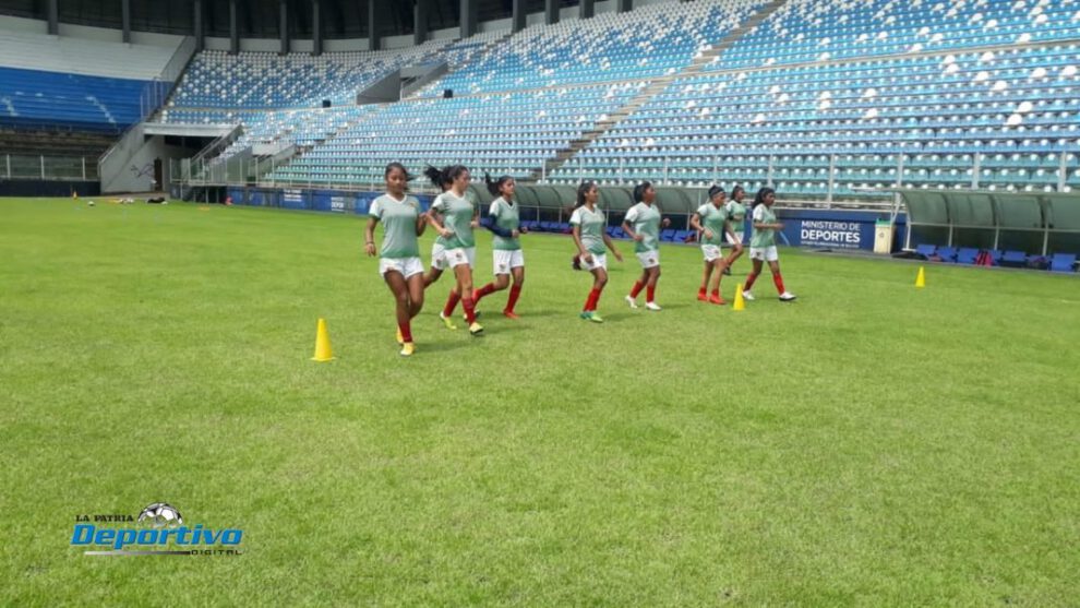 Sudamericano de fútbol femenino Sub-17 en el estadio de Villa Tunari
