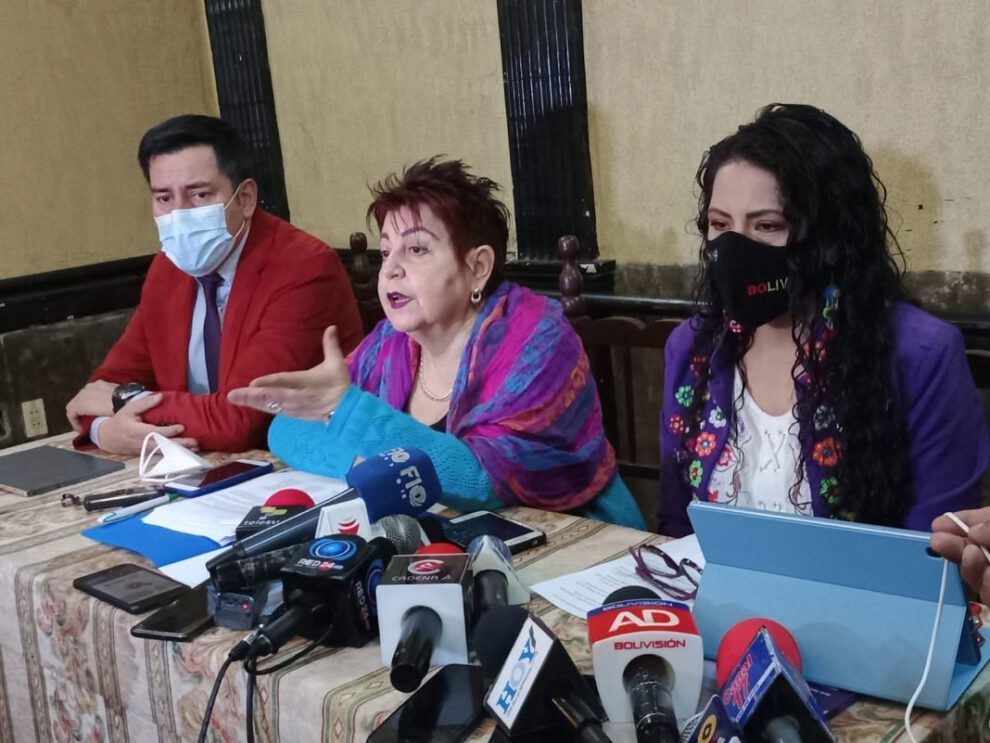 Evo Morales y exministros defienden su integridad